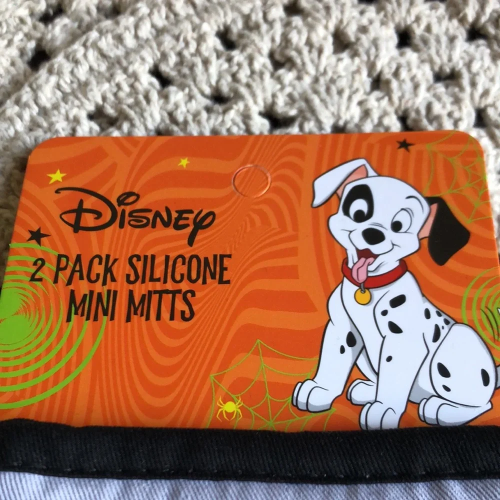 Disney Halloween 101 Dalmatians HAPPY HOWL-O-WEEN Oven Mitts